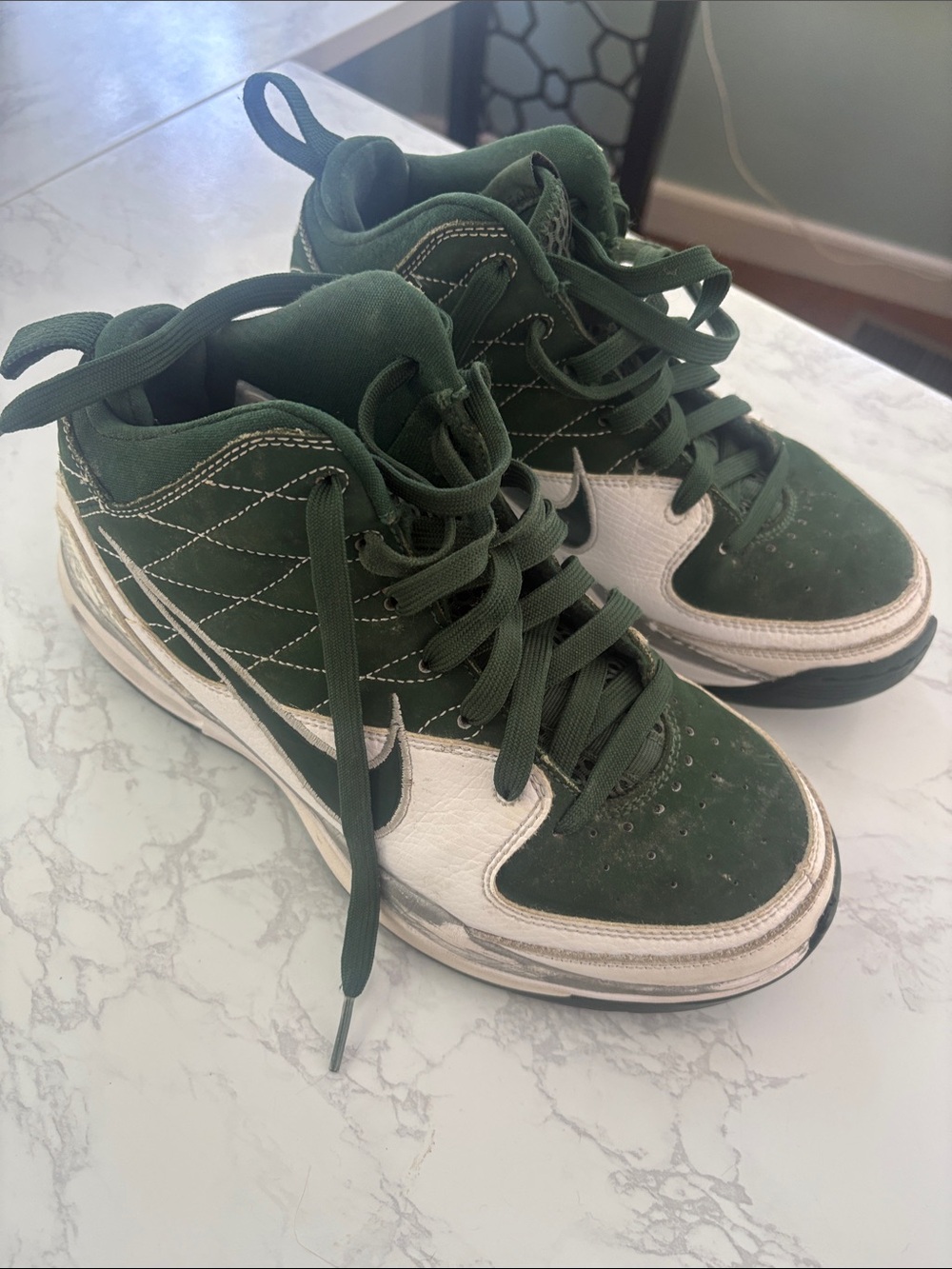 Kids/ women’s High-Top Sneakers in Forest Green and White - Classic Swoosh Desig